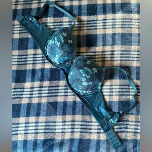 NWOT VS BBV 34dd bra